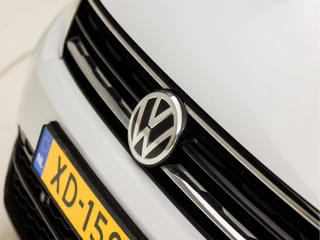 Volkswagen Tiguan Volkswagen Tiguan 1.5 TSI ACT Sportline Business 150Pk Automaat (PANORAMADAK, APPLE CARPLAY, GROOT NAVI, LED KOPLAMPEN, KEYLESS, LEDEREN SPORTSTOELEN, STOELVERWARMING, ADAPTIVE CRUISE, ELEK ACHTERKLEP, GETINT GLAS, NIEUWSTAAT) - afbeelding nr 40