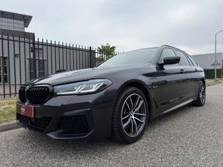 BMW 5 Serie HEAD-UP/LASER/ACC/TREKHAAK/360CAMERA/ALCANTARA/KEYLESS/SHADOW-LINE/DRIVING ASS PRO/SFEER/STUUR+STOELVERWARMING/LIVE COCKPIT/M-AERODYNAMIC/SOPHISTOGRAU/VOLLEDIG BMW DEALER HISTORIE - afbeelding nr 77