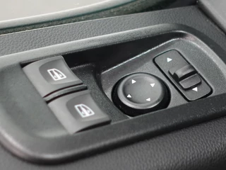 Renault Master Renault Master T35 2.3 dCi 135PK L2H2 Airco Cruise Control Camera Nav PDC V+A Trekhaak 270° Deuren - afbeelding nr 24