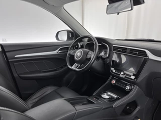 MG ZS EV MG ZS EV Luxury 45 kWh (INCL-BTW) *PANO | FULL-LEATHER | CCS-FASTLOADER | KEYLESS | NAVI-FULLMAP | ADAPTIVE-CRUISE | CAMERA | HEATED-SPORTSEATS | CARPLAY | BLINDSPOT | DAB | LANE-ASSIST | 17