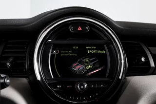 MINI Cooper MINI Cooper 1.5 135 PK Chili - JCW Trim | Cruise | Stoel-+Voorruitverw. | PDC | NAV | ECC | LM 17