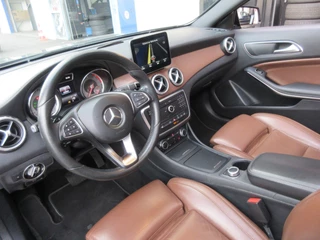 Mercedes-Benz GLA Mercedes-Benz GLA-klasse 180 d Automaat Leer Navi Clima Pano - afbeelding nr 3
