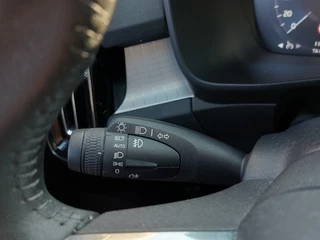Volvo XC40 1.5 T3 157pk Momentum Business Pack Connect | Origineel NL | Navi | Clima | Adap. Cruise | Panorama Schuifdak | Led Koplampen | Pdc V+A+Camera | Rijstrook+Licht+Regensenor | 18''lm - afbeelding nr 17