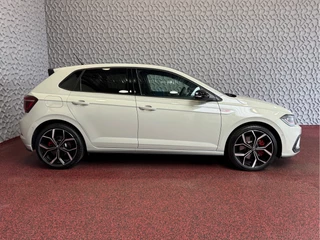 Volkswagen Polo Volkswagen Polo 2.0 TSI GTI 207PK PANO IQ LED/GRILL CAMERA STOELVERW ADAP.CRUIS ZWARTE.HEMEL 18'' LMV BEATS AUDIO 