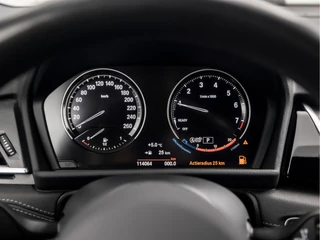 BMW 2 Serie Automaat (GROOT NAVI, M PAKKET, HEAD-UP DISPLAY, LEDER, SFEERVERLICHTING, GETINT GLAS, SPORTSTOELEN, DIGITAL COCKPIT, CRUISE, NIEUWE APK, NIEUWSTAAT) - afbeelding nr 19