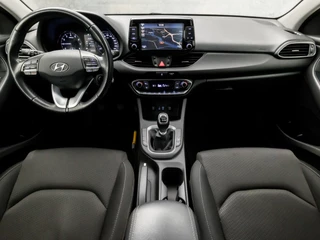 Hyundai i30 (APPLE CARPLAY, NAVIGATIE, CLIMATE, XENON, CAMERA, SPORTSTOELEN, PARKEERSENSOREN, LM VELGEN, CRUISE, NIEUWSTAAT) - afbeelding nr 6