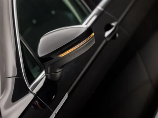 Volkswagen Tiguan 150Pk Automaat (PANORAMADAK, DIGITAL COCKPIT, APPLE CARPLAY, ELEK SPORTSTOELEN, LEDER, STOELVERWARMING, CAMERA, GETINT GLAS, KEYLESS, LED, ELEK ACHTERKLEP, PARKEER ASSISTENT, NIEUWSTAAT) - afbeelding nr 40