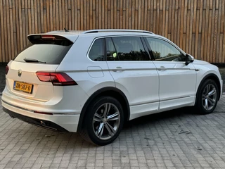 Volkswagen Tiguan Volkswagen Tiguan 1.5 TSI Highline R-line | Panoramadak | Head-up Display | Stoelverwarming | R-stuur | LED adaptief | Grootscherm navigatie | Side assist | Keyless | Achteruitrijcamera | Parkeersensoren voor en achter - afbeelding nr 2