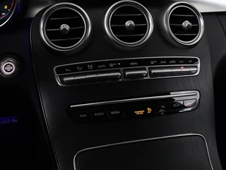Mercedes-Benz C-Klasse Mercedes-Benz C-klasse 180 Business Solution AMG | Panoramadak | Leder | Stoelverwarming | Cruise control | 360 Camera | Elektrische achterklep | Carplay | Burmester - afbeelding nr 32