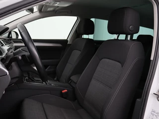 Volkswagen Passat Volkswagen Passat 2.0 TDI Comfort Business | Stoelverwarming |  Camera | Adaptive cruise | Carplay | Massage | Navigatie | Full LED | Parkeerhulp - afbeelding nr 5