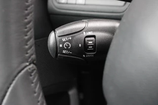 Peugeot 208 Peugeot 208 1.2 110PK AUTOMAAT SIGNATURE | NAVIGATIE | APPLE CARPLAY/ANDROID AUTO | PARKEERSENSOREN | DAB+ RADIO | LICHTMETALEN VELGEN | GETINTE RUITEN | CLIMATE CONTROL | CRUISE CONTROL | - afbeelding nr 21
