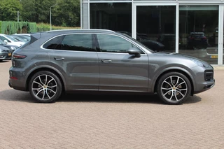 Porsche Cayenne Porsche Cayenne 3.0 E-Hybrid / Trekhaak / 360Camera / Burmester / Sportdesign / Sportchrono / Softclose / 21'' / Luchtvering / Keyless / Stuurverwarming / Matrix LED / DAB - afbeelding nr 5