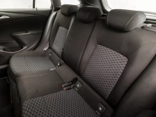 Opel Astra (APPLE CARPLAY, NAVIGATIE, PARKEERSENSOREN, SPORTSTOELEN, CRUISE, NIEUWE APK, TREKHAAK, NIEUWE APK, NIEUWSTAAT) - afbeelding nr 14