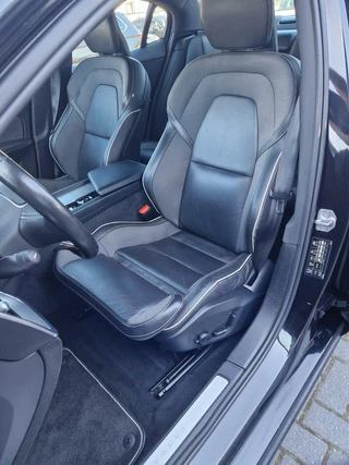 Volvo S60 Volvo S60 2.0 B3 R-Design AUTOMAAT,VOL LEDER,CLIMA,NAVI,CARPLAY,LED - afbeelding nr 11