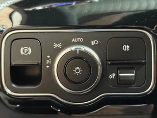 Mercedes-Benz A-Klasse Mercedes-Benz A-klasse 220 4MATIC Premium Plus AMG Night | Pano | Keyless | Sfeerverlichting | Memory seats - afbeelding nr 19