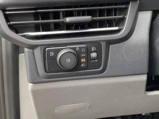 Ford Transit Custom Ford Transit Custom 320 2.5 PHEV L2H1 Limited DC 233pk | Dubbele Cabine | Dubbele zijschuifdeur | 12-weg verstel- en verwarmbare AGR Stoelen | Inklapbare trekhaak | 17 inch lichtmetalen velgen | Driver Assistance Pack Premium  | Verwarmbaar stuurwiel | Bekleding zijwand en achterdeuren (volledig)  | PRIJS EX. BTW INCL. BPM - afbeelding nr 28