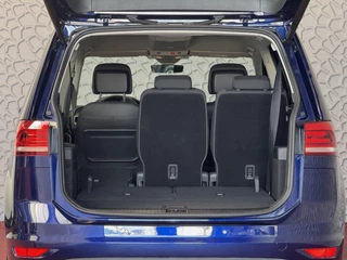 Volkswagen Touran Volkswagen Touran 1.5 TSI 150PK 7P CARPLAY NAVI CAMERA LED ELEK.KLEP VIR.COCKPIT DODE.HOEK DET. STOELVERW KEYLESS 7P 7PERS 09/2024 