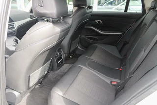 BMW 3 Serie BMW 3-serie Touring 320e Business Edition Plus|PlugInHybride|Camera|PDC|AppleCarPlay|20