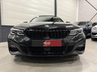 BMW 3 Serie BMW 3 Serie Touring 330e xDrive M-Sport PANO/LASER/360CAMERA/ADAPTIVE M-ONDERSTEL/ACC/LEER-ALCANTARA/19