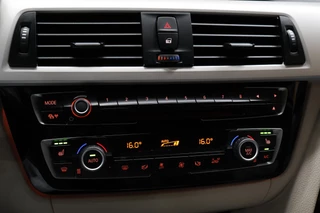 BMW 3 Serie BMW 3 Serie 330e Centennial High Executive Sport Line [M-STUUR, STOELVERWARMING, PDC V+A, LEDEREN STOELEN, BLUETOOTH, CRUISECONTROL, CLIMATE CONTROL, NIEUWSTAAT] - afbeelding nr 18