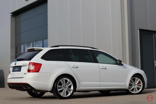 Škoda Octavia Skoda Octavia Combi 2.0 TSI RS DSG 220 PK / 1e eig / Stoelverwarming / Cruise / Xenon - afbeelding nr 8