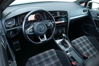 Volkswagen Golf Volkswagen Golf 7.5 GTI Performance / Vol Opties! / 245PK! / DSG / ACC / Pano / DynAudio / Virtual Cockpit / Navi / 19