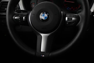 BMW 3 Serie BMW 3-serie 318i M Sport | Panoramadak | Leder |  Stoelverwarming | Camera | Sportstoelen | Navigatie | Climate control | Dodehoek detectie | Park Assist | Full LED - afbeelding nr 9