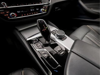 BMW 5 Serie BMW 5 Serie Touring 530e Sportline 293Pk Automaat (APPLE CARPLAY, GROOT NAVI, DEALER ONDERHOUDEN, CAMERA, SFEERVERLICHTING, LEDER, SPORTSTOELEN, ADAPTIVE CRUISE, TREKHAAK ELEKTRISCH, NIEUWSTAAT) - afbeelding nr 11