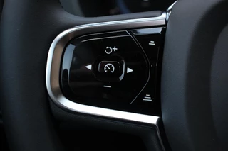 Volvo XC60 Volvo XC60 2.0 T6 Plug-in hybrid AWD Plus Dark Volvo XC60 2.0 Recharge T6 AWD Plus Dark | Nieuw! | Leder | Navigatie | Google | Harman Kardon | Panorama dak | Lichtmetalen Velgen 19