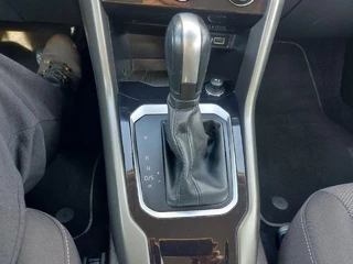 Volkswagen T-Roc Volkswagen T-Roc 1.5 TSI Style Automaat,trekhaak, applecarplay/android/nav,airco,cruisecontrol,stoel/stuurverwarming,trekhaak - afbeelding nr 16