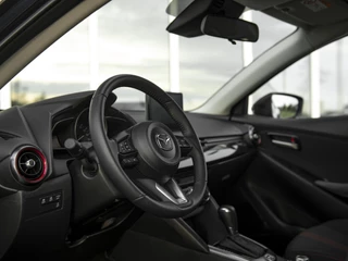 Mazda 2 Mazda 2 1.5 SA-G 90pk Aut. Homura | Camera | Apple Carplay/Android Auto | Stoel- en stuurverwarming | Climate Control | Blind Spot | Donker glas achter - afbeelding nr 3