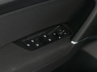 Volkswagen Touran Volkswagen Touran 1.5 TSI 150PK 7P CARPLAY NAVI CAMERA LED ELEK.KLEP VIR.COCKPIT DODE.HOEK DET. STOELVERW KEYLESS 7P 7PERS 11/2024 