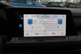 Volkswagen Golf Volkswagen Golf 1.5 eTSI Style / Camera / Head-up / Virtual Cockpit / Leder&Alcantara / 17'' / Keyless / ACC / DAB / Full LED / Stoelverwarming - afbeelding nr 24