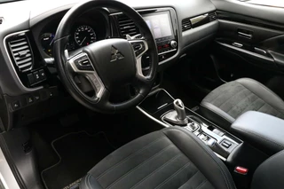 Mitsubishi Outlander Mitsubishi Outlander 2.4 PHEV Intense AWD Trekhaak AppleCarplay Leder/Alcantara Pdc Chroom Lmv 108000KM BJ2020 - afbeelding nr 10