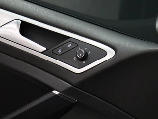 Volkswagen Golf [SCHUIFKANTELDAK, STOELVERWARMING, PDC V+A, CLIMATE CONTROL, BLUETOOTH TELEFOONVERBINDING, NAVIGATIE, NIEUWSTAAT] - afbeelding nr 17