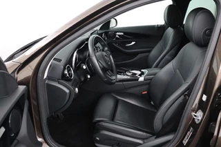 Mercedes-Benz C-Klasse Mercedes-Benz C-klasse 220 CDI AMG | Adaptive cruise | Leder |  Stoelverwarming | Camera | Full LED | Navigatie | Carplay | Park Assist - afbeelding nr 4