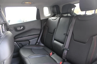 Jeep Compass Jeep Compass 4xe 240PK PHEV TRAILHAWK AUTOMAAT | NAVIGATIE | ACHTERUIRIJCAMERA | APPLE CARPLAY / ANDROID AUTO | DIGITALE COCKPIT | XENON KOPLAMPEN | 17