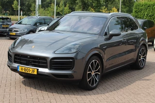 Porsche Cayenne Porsche Cayenne 3.0 E-Hybrid / Trekhaak / 360Camera / Burmester / Sportdesign / Sportchrono / Softclose / 21'' / Luchtvering / Keyless / Stuurverwarming / Matrix LED / DAB - afbeelding nr 6