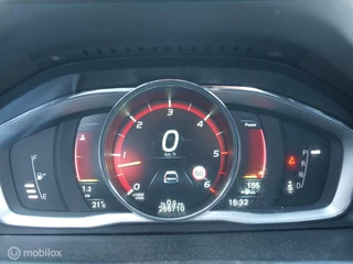 Volvo V70 Volvo V70 2.4 D5 215 Schuifdak Leer Xenon Clima Elec stoel Pdc V+A - afbeelding nr 16