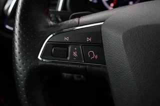 SEAT Leon SEAT Leon 1.5 TSI FR Ultimate Edition Black | Panoramadak |  Stoelverwarming | BEATS Pack | Carplay | Adaptive cruise | Navigatie | Keyless | Full LED - afbeelding nr 11