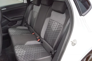 Volkswagen Polo Volkswagen Polo 1.0 TSI DSG R-Line Panodak/ Camera / Virt. cockpit / IQ LED/ 17L - afbeelding nr 38