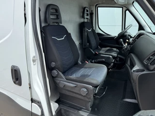 Iveco Daily Iveco Daily 35C18 3.0 L2H2 Airco Cruise Control 3,5 Tons Trekhaak 5-26 APK Lucht geveerde stoel - afbeelding nr 7