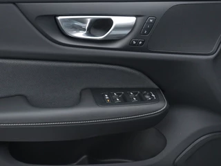 Volvo V60 Volvo V60 2.0 B3 Plus Dark | Sportstoelen | Zwarte hemel | Camera - afbeelding nr 16