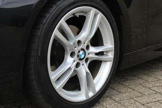 BMW 3 Serie BMW 3-serie Touring 320i M-Sport Shadow Execu. Harman Kardon - afbeelding nr 30