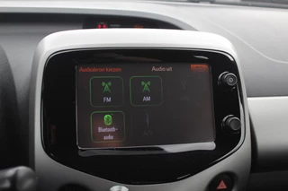 Toyota Aygo Toyota Aygo 1.0 VVT-i x-play / Camera / Navigatie / 15'' / Bluetooth / Airco - afbeelding nr 23