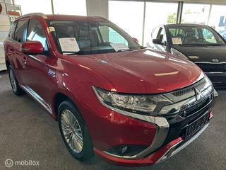 Mitsubishi Outlander - 421335679-0