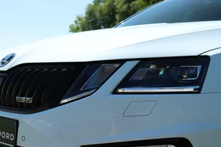 Škoda Octavia Skoda Octavia Combi 2.0 TSI RS / 230PK! / DSG / Pano / Canton / Camera / Trekhaak / 18
