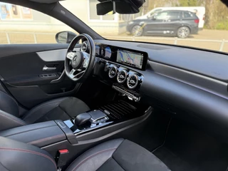 Mercedes-Benz A-Klasse Mercedes-Benz A-klasse 180 Aut. AMG | Camera | Sfeer | Apple Carplay | - afbeelding nr 12