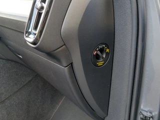 Volvo XC40 Volvo XC40 1.5 T3 157pk Momentum Business Pack Connect | Origineel NL | Navi | Clima | Adap. Cruise | Panorama Schuifdak | Led Koplampen | Pdc V+A+Camera | Rijstrook+Licht+Regensenor | 18''lm - afbeelding nr 32