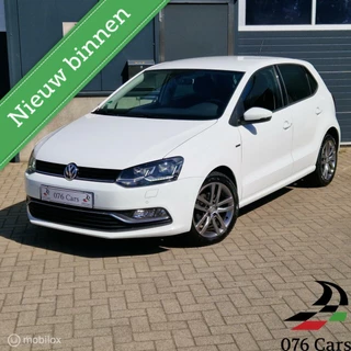 Volkswagen Polo Volkswagen Polo 1.0 Lounge / XENON/NAVI/R-LINE 17''/CARPLAY/ZEER NETTE AUTO/ - afbeelding nr 1